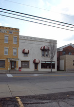 128 N Chestnut St in Ravenna, OH - Building Photo - Building Photo