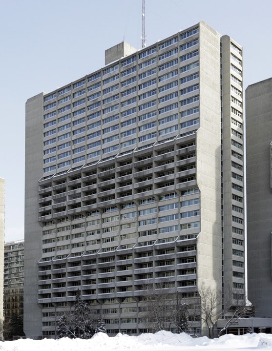 Queen Elizabeth Towers A in Ottawa, ON - Building Photo