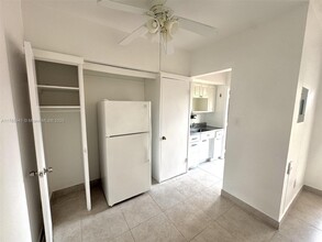 140 SW 30th Ct in Miami, FL - Foto de edificio - Building Photo