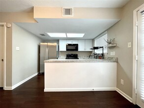 11525 Beechnut St in Houston, TX - Building Photo - Building Photo