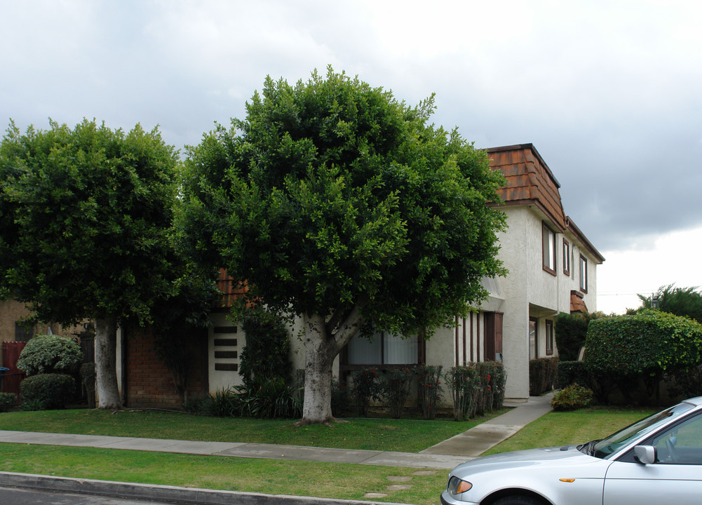 3962-3968 Green Ave in Los Alamitos, CA - Building Photo