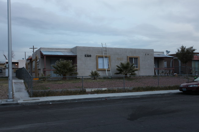 Charleston Heights in Las Vegas, NV - Building Photo - Building Photo