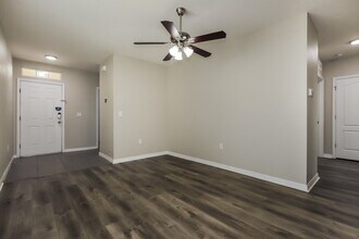 10529 Whispering Hammock Dr in Riverview, FL - Foto de edificio - Building Photo