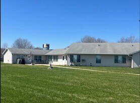 745 Streeter Dr in North Sioux City, SD - Building Photo