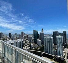 92 SW 3rd St, Unit PH5213 in Miami, FL - Building Photo