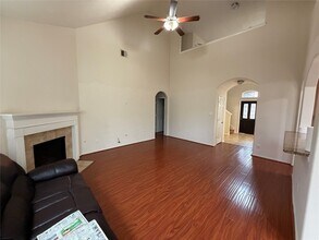 6826 Pheasant Oak Dr in Houston, TX - Building Photo - Building Photo