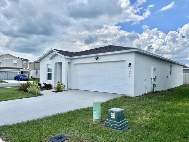 1990 Iowa Dr in Sumterville, FL - Building Photo - Building Photo