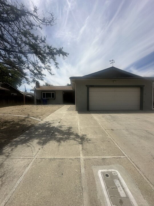 1949 Shushan Dr in Ceres, CA - Building Photo