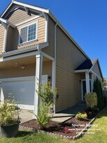 18302 114th Ave E in Puyallup, WA - Building Photo