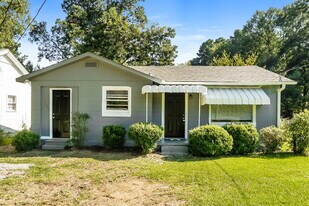 3004 Forestdale Blvd in Adamsville, AL - Building Photo