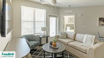 556 Martin Rd SW in Huntsville, AL - Building Photo