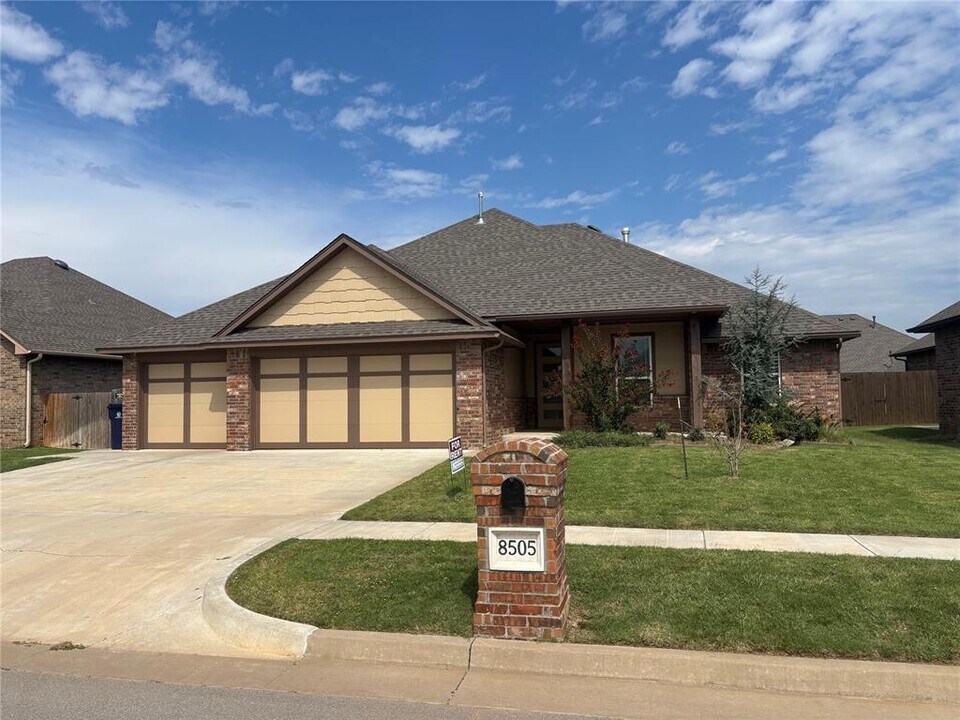 8505 NW 110th St in Oklahoma City, OK - Building Photo