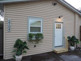 2704 E Washington St in Orlando, FL - Building Photo