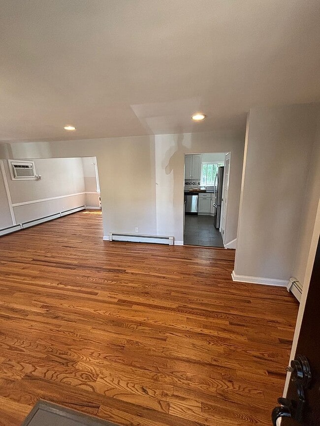 1417 Unami Ave in Ocean Township, NJ - Foto de edificio - Building Photo