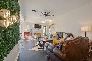 1708 Beaver Pond Ct, Unit SI ID1328061P in Bryan, TX - Building Photo