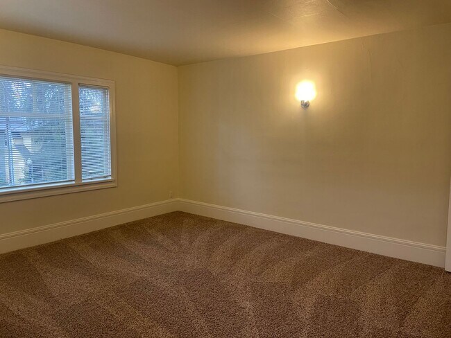 817 27th St in Sacramento, CA - Foto de edificio - Building Photo