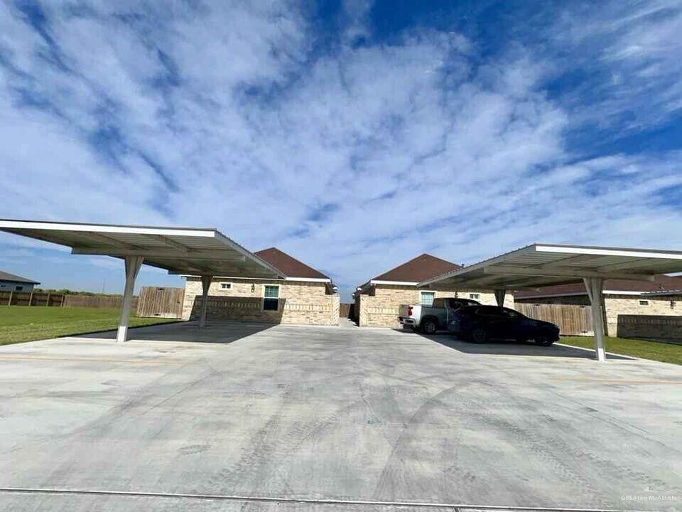 7 Sunset W St in Alton, TX - Building Photo