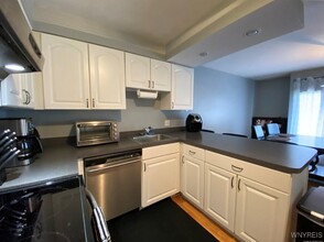 26 Coolbrook Ct in East Amherst, NY - Foto de edificio - Building Photo