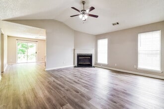 3568 Brookstone Way in Union City, GA - Building Photo - Building Photo