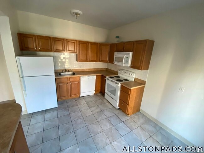 1135 Commonwealth Ave