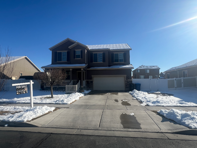 395 W Broome St in Stansbury Park, UT - Building Photo