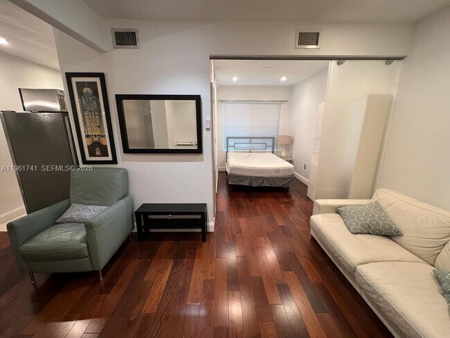 526 15th St in Miami Beach, FL - Foto de edificio - Building Photo