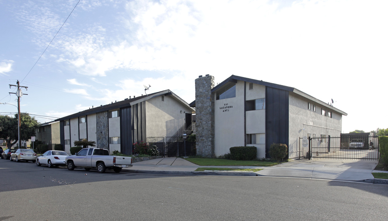 520 La Cadena Way in La Habra, CA - Foto de edificio
