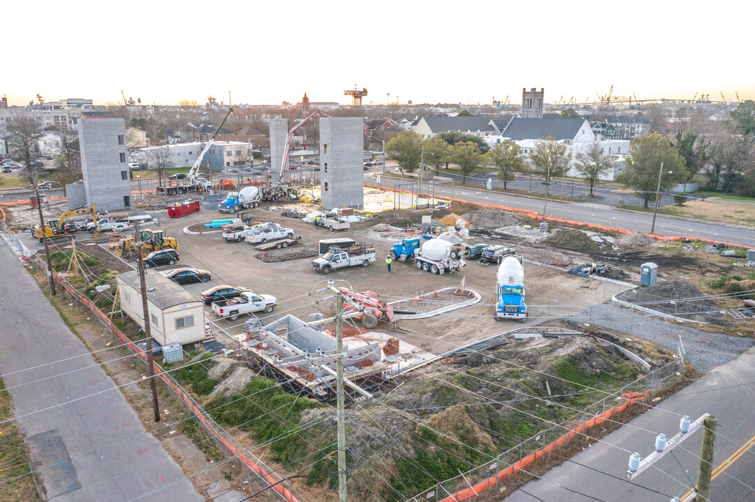 Holley Pointe in Portsmouth, VA - Building Photo