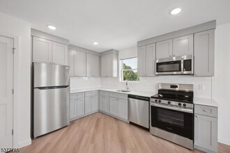 369 18th Ave in Newark, NJ - Building Photo - Building Photo