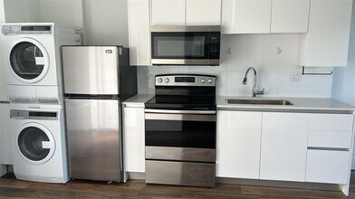 141 NW 16th Ave in Miami, FL - Building Photo - Building Photo