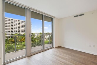 1500 Bay Rd, Unit N-0723 in Miami Beach, FL - Building Photo - Building Photo