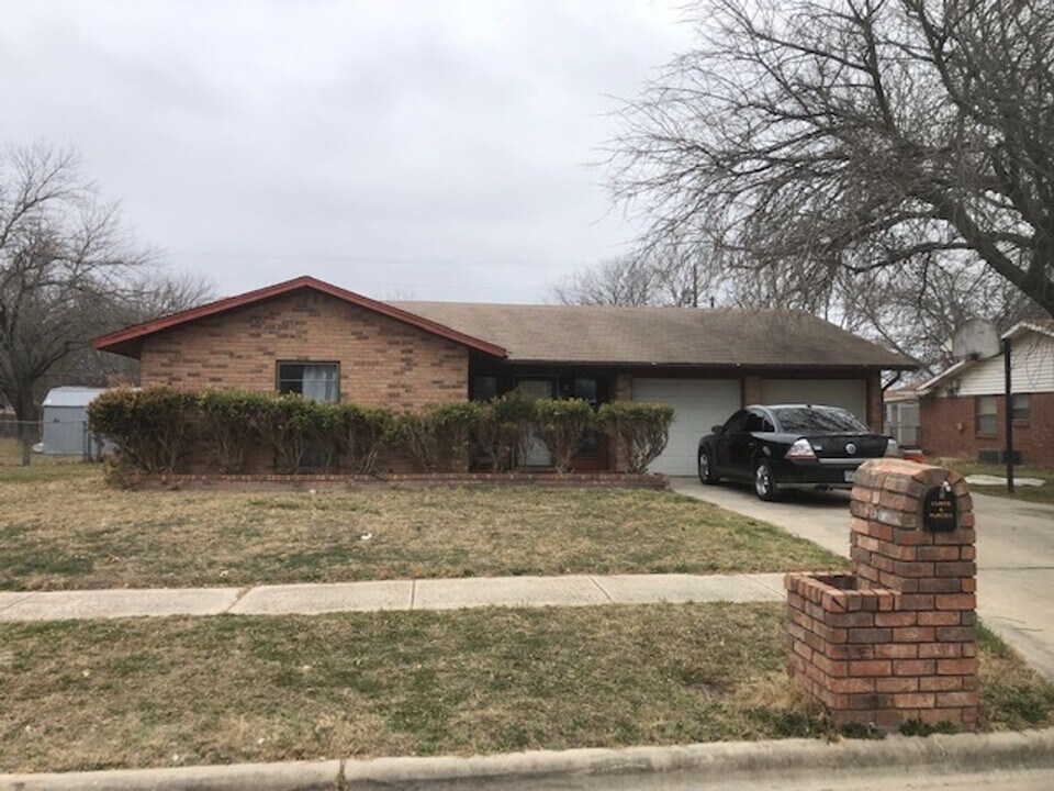 2303 Daisy Dr in Killeen, TX - Building Photo