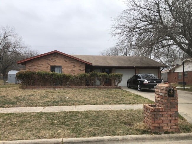 2303 Daisy Dr