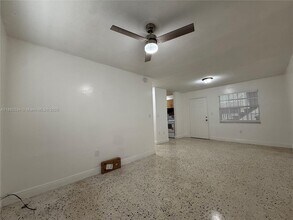 428 SW 2nd St in Miami, FL - Foto de edificio - Building Photo