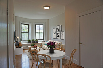 98 Willow St, Unit 4 in Cambridge, MA - Building Photo - Building Photo