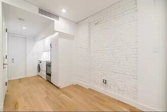 26 Prince St, Unit 9 in New York, NY - Building Photo - Building Photo