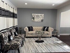 433 N Walnut Ln in Schaumburg, IL - Building Photo - Building Photo