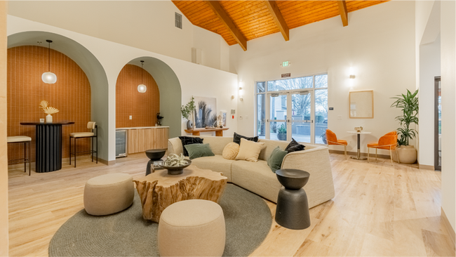 850 on the Avenue in West Sacramento, CA - Foto de edificio - Building Photo