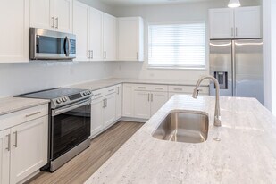 The Pinnacle Townhomes in Wilmington, NC - Building Photo