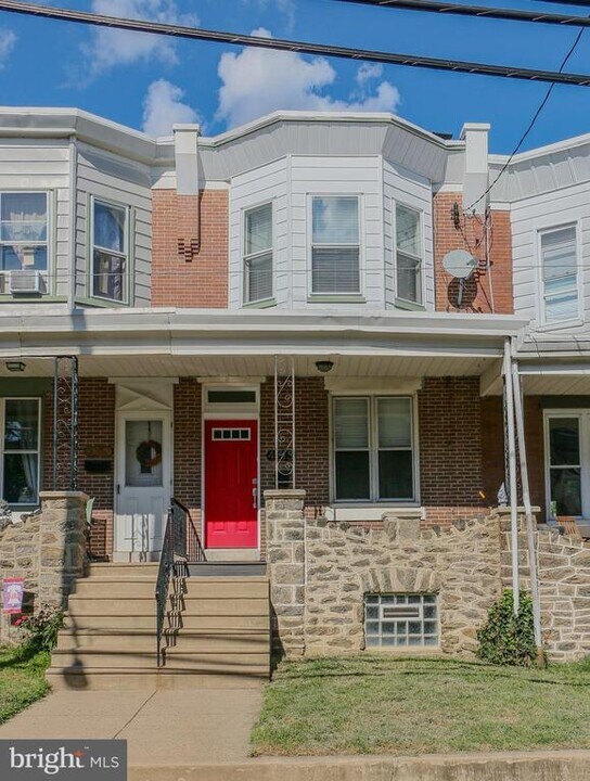 4213 Terrace St in Philadelphia, PA - Building Photo