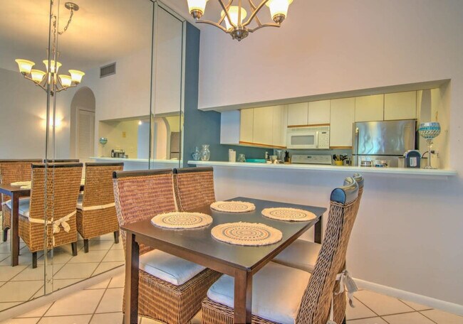 3304 Europa Dr in Naples, FL - Building Photo - Building Photo