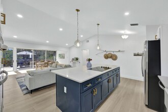 852 Rabbit Rd in Sanibel, FL - Building Photo - Building Photo