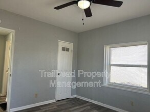 2104 S Norwood Ave in Independence, MO - Foto de edificio - Building Photo