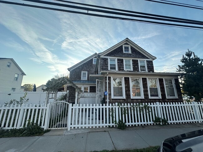 172 Jerusalem Ave, Unit 1st Fl