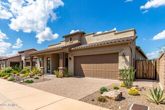 6050 E Santa Cruz Dr in Scottsdale, AZ - Foto de edificio - Building Photo