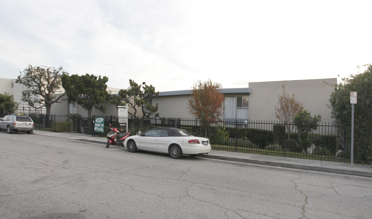 Corteen Apartments in Valley Village, CA - Building Photo