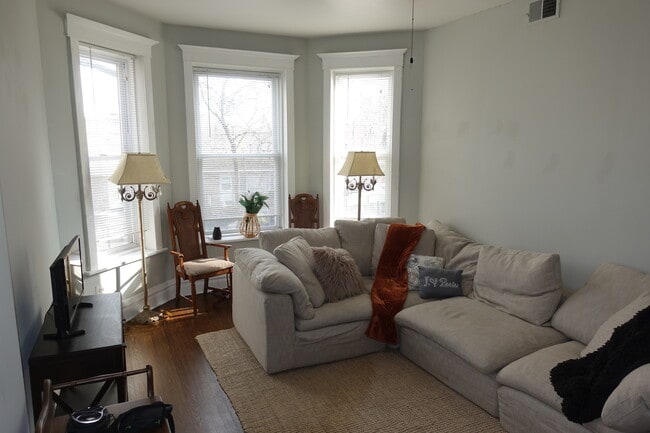 3572 W Cortland St in Chicago, IL - Building Photo - Building Photo