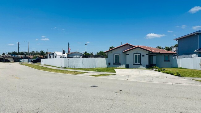 28104 SW 135th Ave in Homestead, FL - Building Photo - Building Photo