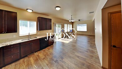 708 N 29th Ave in Yakima, WA - Building Photo - Building Photo