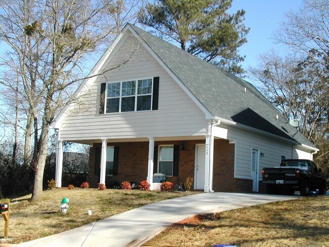 property at 112 Pineview Ct